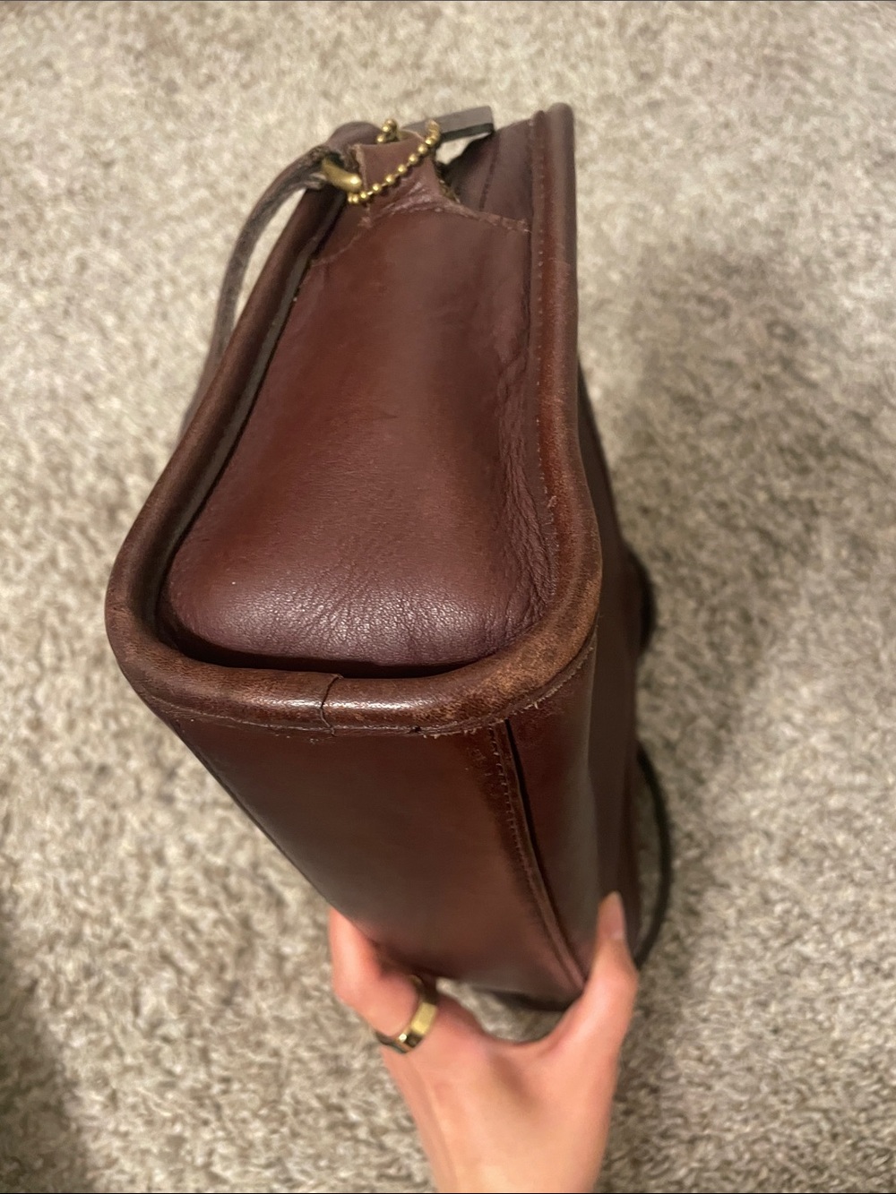 Vintage Coach Leather Crossbody zipper Bag in chocolate brown color - Picture 6 of 16